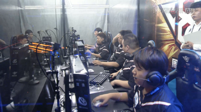 解说胜者采访宸宇：ID是中式英语play pig eat tiger扮猪吃老虎